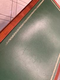 Scrivania  in legno