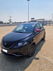 lancia y