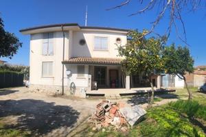 Villa indipendente con giardino