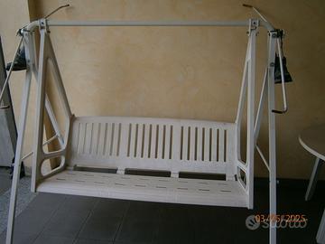 panca a dondolo sospesa