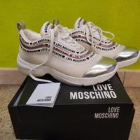LOVE MOSCHINO
