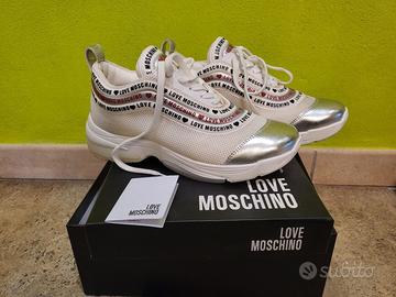 LOVE MOSCHINO