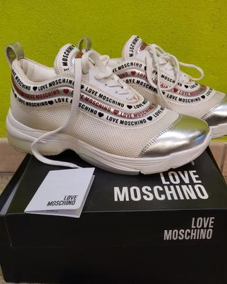 LOVE MOSCHINO