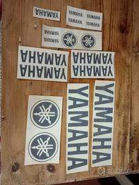 Set adesivi Yamaha varie misure 