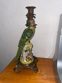Candelabro vintage con pappagallo in ceramica