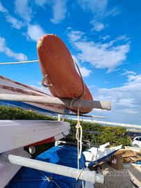 canoa monoposto in plastica rossa