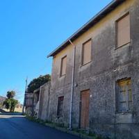 Ampia casa da Ristrutturare con Giardino
