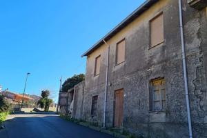 Ampia casa da Ristrutturare con Giardino