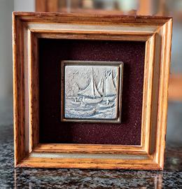 Quadro con immagine marittima in rilievo su lastra