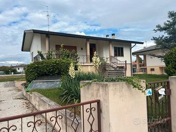 Villa singola con giardino