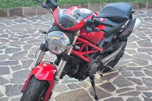 Ducati Monster 696