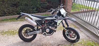 Mantic Motard 125 