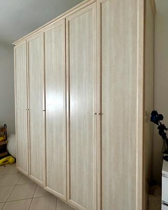 Armadio 5 ante battenti color legno chiaro