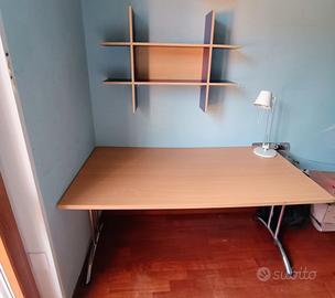 scrivania in legno