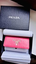 Portafoglio Prada in pelle rosa