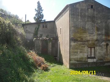 Casetta in campagna vista mare