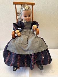 Bambola vintage nonna sedia a dondolo