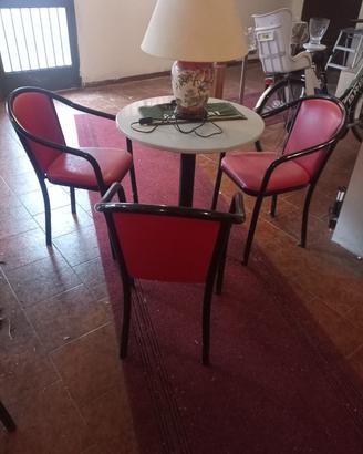 tavoli e poltroncine 