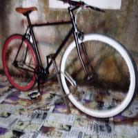 Bicicletta Fixie,ricondizionata,manunrio Carbonio