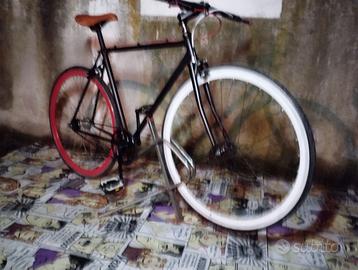 Bicicletta Fixie,ricondizionata,manunrio Carbonio