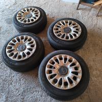 4 Gomme Michelin compresi di copricerchi