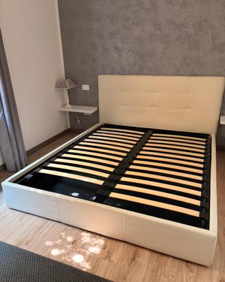 Letto matrimoniale contenitore in ecopelle panna