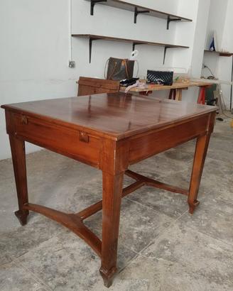 Tavolo con sedie stile liberty restaurato