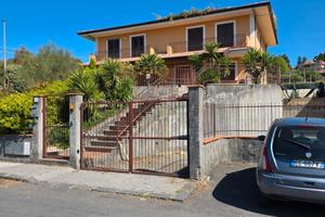 Ragalna villetta indipendente