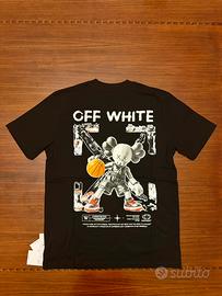 T-shirt nera grafica basket