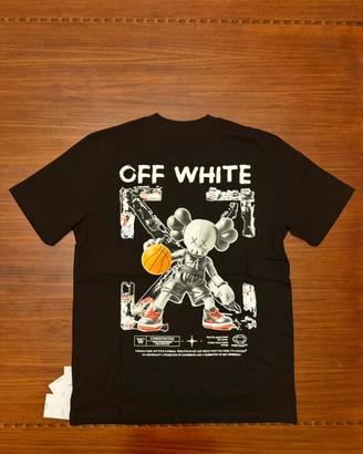 T-shirt nera grafica basket