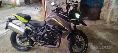 Benelli trk 702x con soli 2057 km pari al nuovo