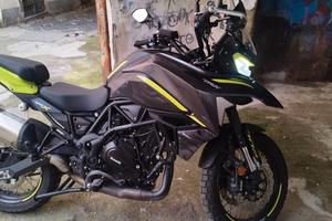 Benelli trk 702x con soli 2057 km pari al nuovo