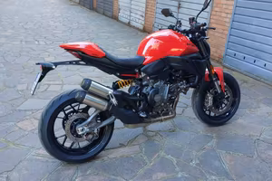 Ducati Monster+ (V2 890) Rosso - Pari al nuovo