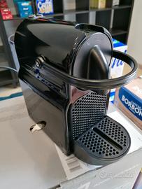 Nespresso Inissia macchina da caffè nera