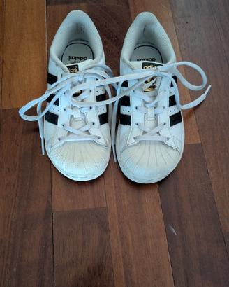 adidas gazelle silver green womens Scarpe Bambina ADIDAS Sneakers linea Superstar C colore Bianco e Nero con  Fiocco a Pois a sconto – Cuoieriashop main image 1