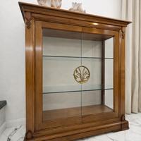 Vetrina in legno  con ante in vetro