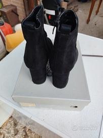 stivaletti donna scamoscati