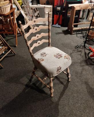 Sedia vintage in legno