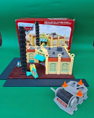 Cars Saetta Luigi il negozio delle tires