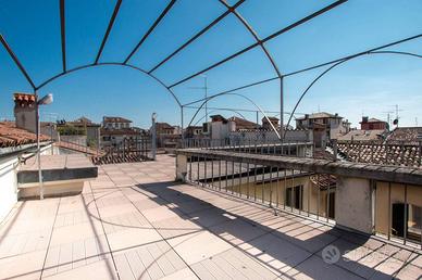 Appartamento di 265 m² con più di 5 locali a Veron