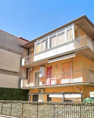 Camporotondo- Via Padre Pio - Vani 4 -Buone Condiz