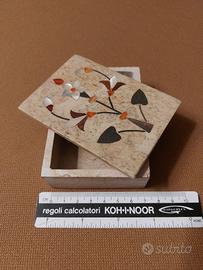 Scatolina pietra saponaria intarsiata