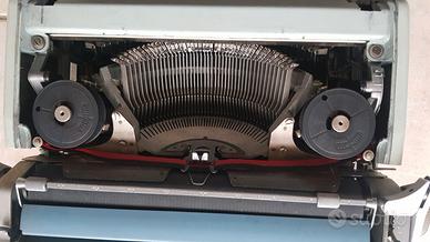 Macchina da scrivere vintage Olivetti Studio 44 L