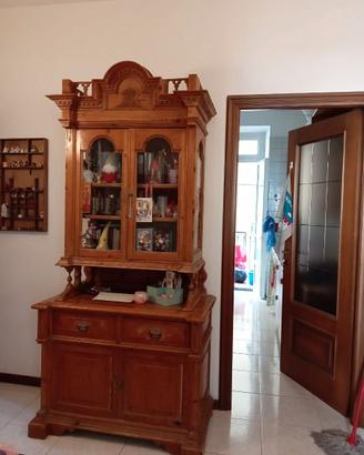 Credenza vetrina legno due corpi stile tirolese