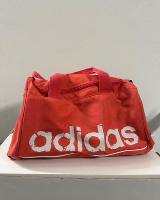 Borsa per attività di sport Adidas rosa usata