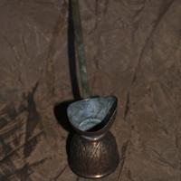 Antico mestolo dosatore liquori in rame decorato