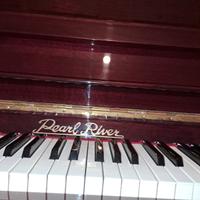 Pianoforte a muro Pearl River