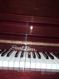 Pianoforte a muro Pearl River