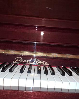 Pianoforte a muro Pearl River