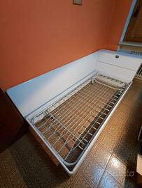 Letto singolo con rete e testiera a cassetto